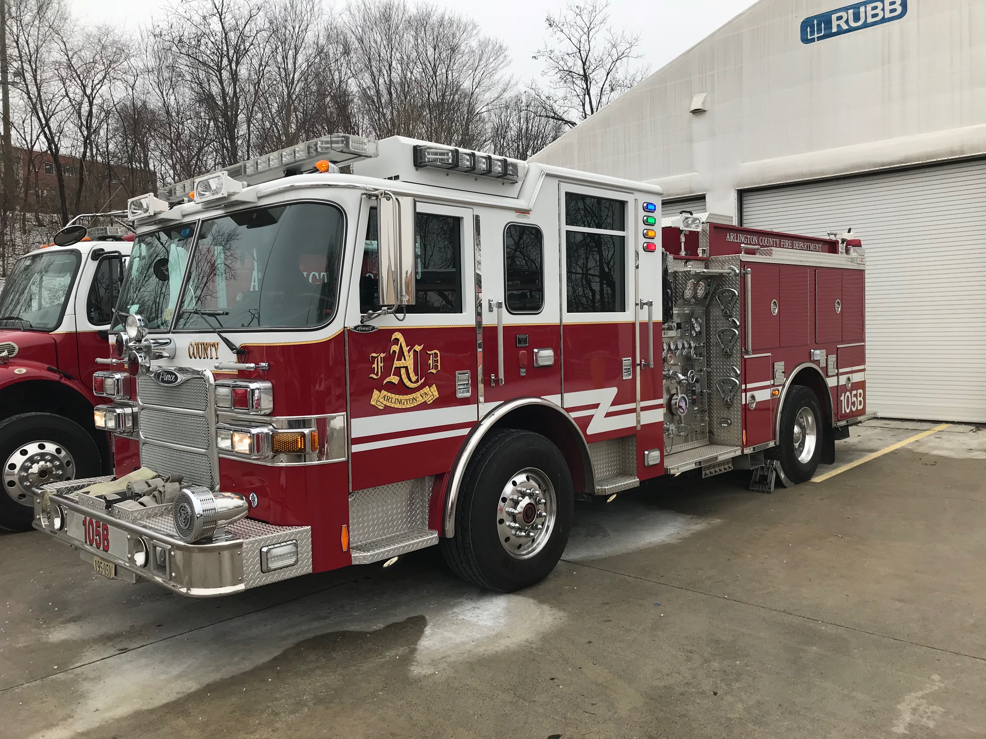 Pierce Custom Pumper - Arlington Fire.jpg